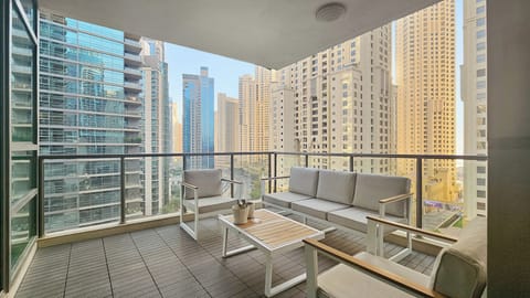 Exclusive Apartment, 1 King Bed | Balcony