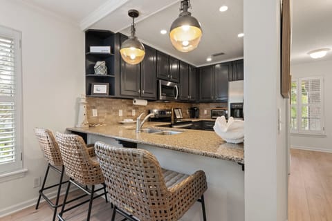 Seating for 3 at the kitchen bar