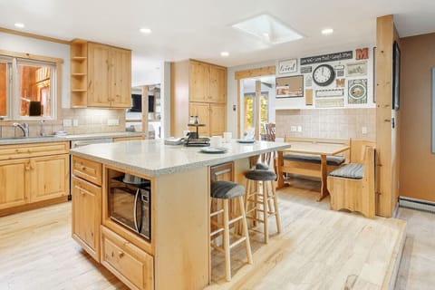 Large, Fully Stocked Kitchen with Bar Seating and Breakfast Nook
