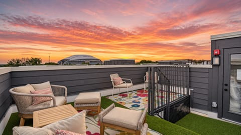 You have only a short walk to AT&T stadium, Dallas Stadium, FIFA World Cup 2026, and Globe Life Field. Enjoy a beautiful cascading sunset on your private rooftop balcony!