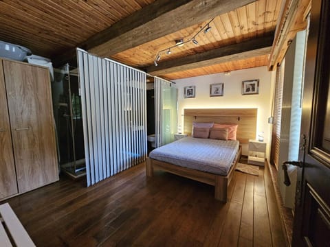 House | 2 bedrooms, bed sheets