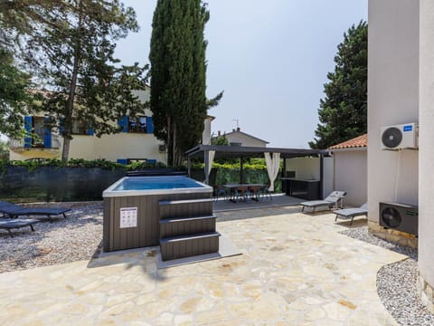 Swimming Pool, Composite Material, Shade, Resort, Outdoor Furniture, Concrete, Backyard, Chair, Outdoor Structure, Courtyard
