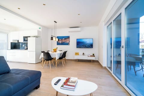 Luxury Apartment, Balcony, Garden View | Living area | 95-cm Smart TV with cable channels, books