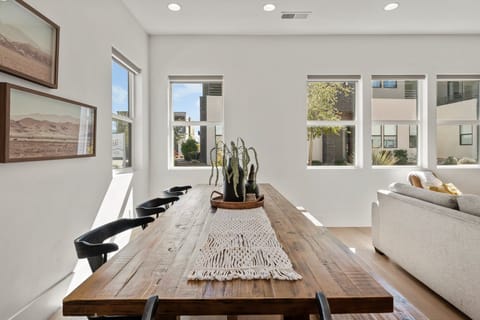 Townhome, 4 Bedrooms | Dining