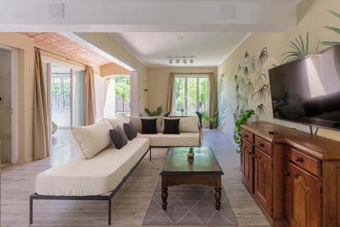 House | Living area | Flat-screen TV