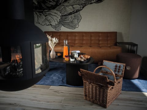 Full breakfast on weekends (EUR 25 per person)