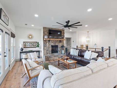 Living Room/ Plenty Seating