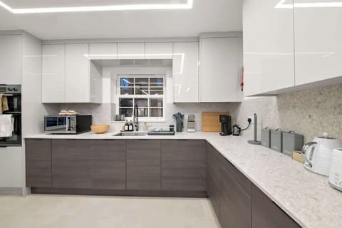 Whether preparing a gourmet meal or enjoying a casual morning coffee, this space is a masterpiece of design and practicality, catering to both culinary enthusiasts and entertainers alike.