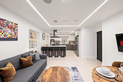 Whether you’re entertaining guests or unwinding with a book, this space effortlessly blends style and warmth, creating an atmosphere of sophistication and serenity.