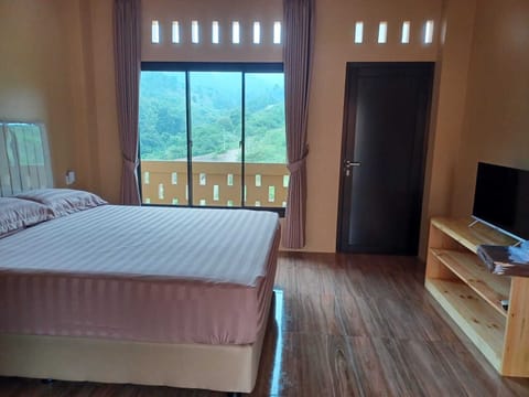 Deluxe Room, Balcony, Hill View