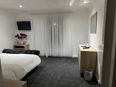 House | 2 bedrooms, iron/ironing board, free WiFi, bed sheets