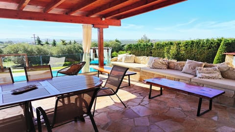 Traditional Villa | Terrace/patio