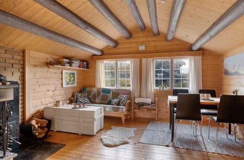 Remote Mountain Cabin 30 mins. drive from Farm (Seter) | Premium bedding, WiFi (free), bed sheets