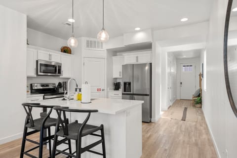 Fully equipped kitchen with island seating