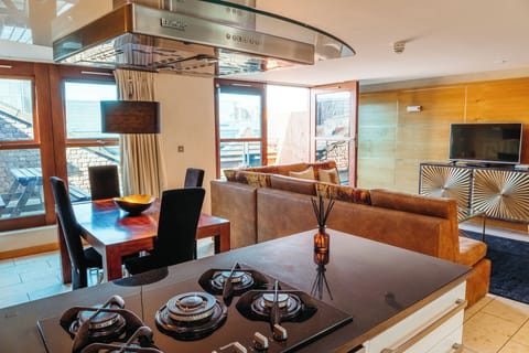 Penthouse, Balcony, City View | Private kitchen | Full-size fridge, microwave, oven, stovetop