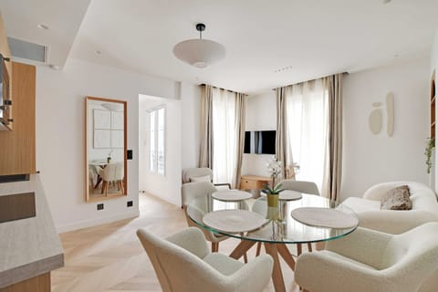 Apartment | Dining