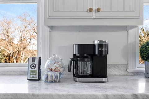 Make a single serving or carafe with the Keurig k-Duo. Cream and sugar provided.