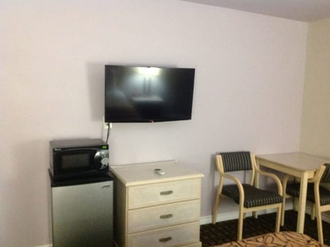 Standard Room, 1 Queen Bed | Bed sheets