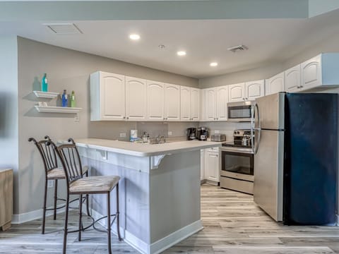 Kitchen with Breakfast Bar