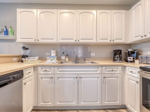 Kitchen with Breakfast Bar