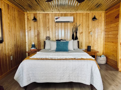 Luxurious queen bed