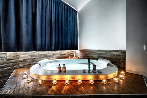 Deluxe Double or Twin Room | Bathroom | Hair dryer, bidet, towels, soap