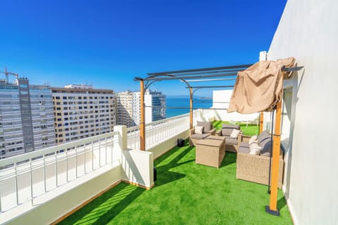 la 1er terrasse vue de folie sur la mer et  la baie de tanger 