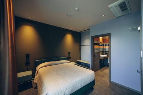 Comfort Double Room | Minibar, in-room safe, desk, laptop workspace