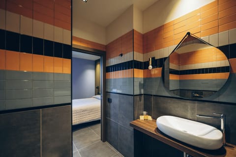 Comfort Double Room | Bathroom | Shower, hair dryer, towels, soap