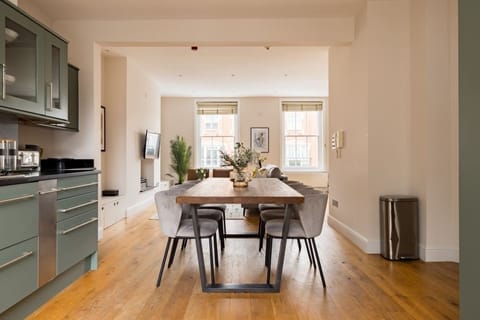 Apartment (2 Bedrooms) | In-room dining