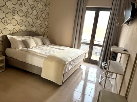 Standard Double Room, Balcony, Lake View | Minibar, in-room safe, blackout drapes, iron/ironing board