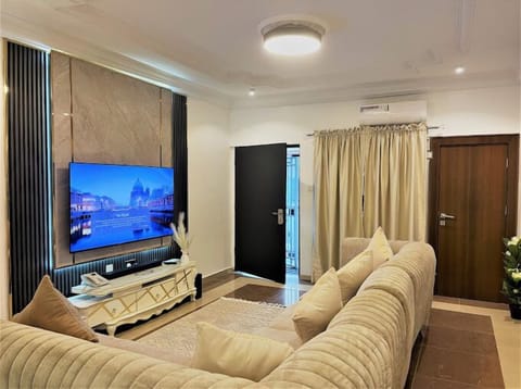 Luxury Apartment, Balcony, City View | Living area