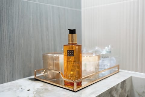 Deluxe Double Room with Bathtub, City View | In-room safe, individually decorated, individually furnished