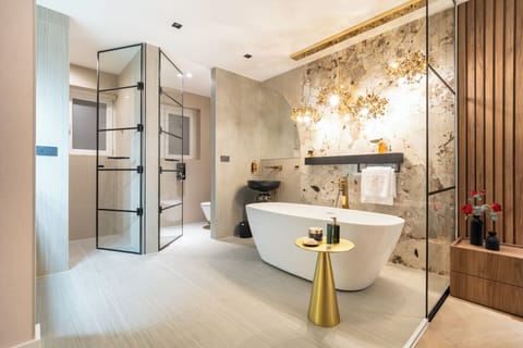 Deluxe Double Room with Bathtub, City View | In-room safe, individually decorated, individually furnished