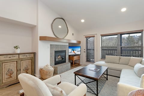 Condo, 3 Bedrooms | Living area | Smart TV