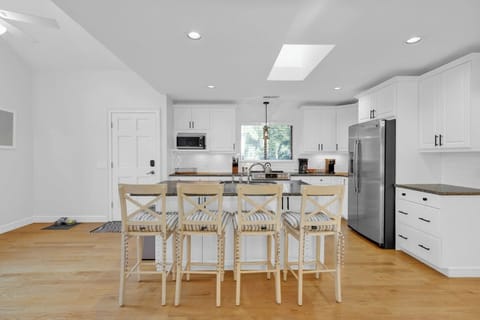 19 Dewberry Lane - Beautiful Gourmet Kitchen