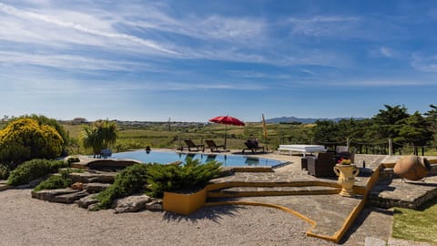 Enjoy the breathtaking views that surround the outdoor pool.
#landscape #outdoor #pool #swimmingpool #portugal #pt #sintra