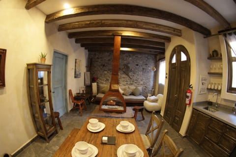 Kitchen or kitchenette,Dining area