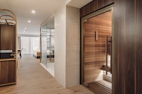 Deluxe Suite, 1 King Bed, Sauna | Premium bedding, pillowtop beds, minibar, in-room safe