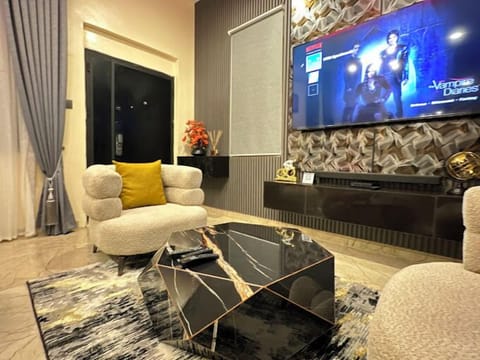 Deluxe Apartment, Balcony, City View | Living area