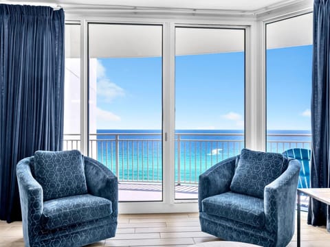 Condo, Multiple Beds (Aqua Resort 1111) | Living area