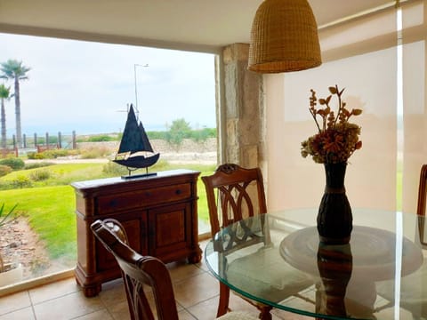 Classic Apartment, Ocean View | Living area