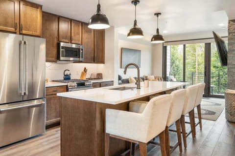 Fully Equipped Kitchen with Large Island With Seating