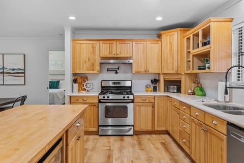 Fully stocked kitchen for all your cooking & baking needs!