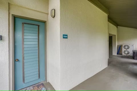 7305 is the studio side of a larger condo. There is an adjoining door to the larger condo and there can be some noise transfer.