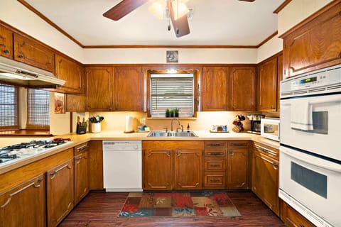 Kitchen Delight: Whip up culinary masterpieces in this charming, well-equipped kitchen!