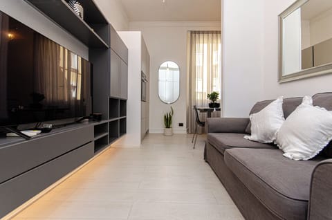 Apartment | Living area | Smart TV