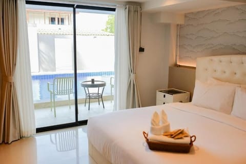 Deluxe Room, Pool Access | Blackout drapes, free WiFi, bed sheets