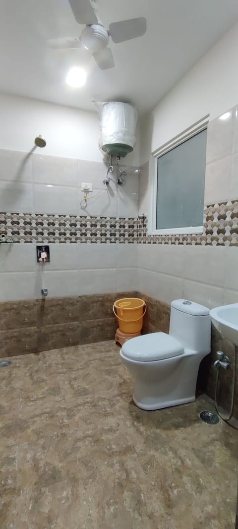 Free toiletries, soap, shampoo, toilet paper