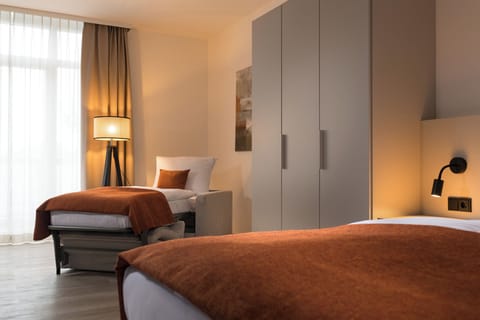 Premium bedding, in-room safe, desk, blackout drapes